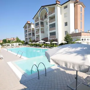 Cleo Aparthotel